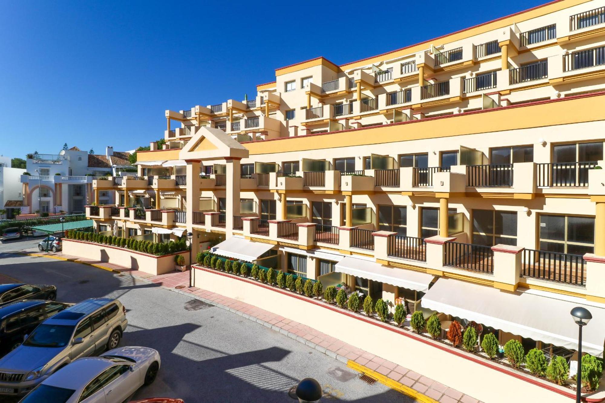 Apartment Romana Playa - Beachfront Complex Elviria Marbella